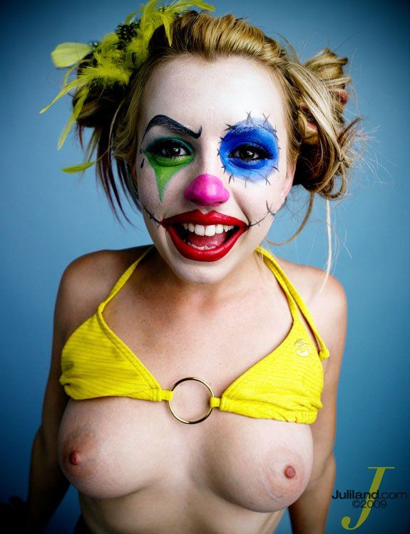 Venus recommendet nude clowns as girls Sexy dressed