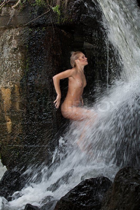 Nude women waterfall pussy