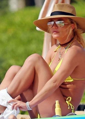 best of Pictures bikini spears Britney legs