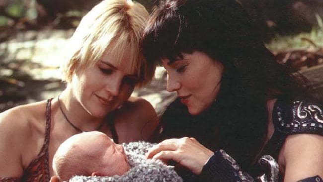 Lucy lawless lesbian pic