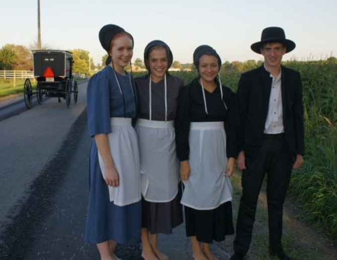 Amish girls bare feet