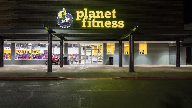 C-Brown recommendet Planet fitness mill plain