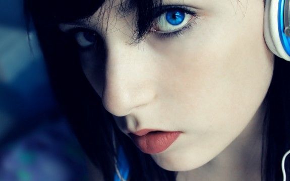 Bonbon reccomend Cute girls with blue eyes