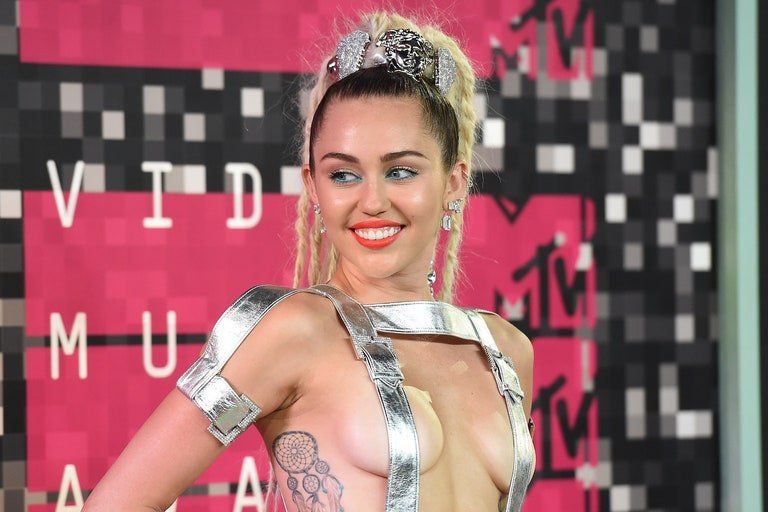 General reccomend Miley cyrus shows naked boods