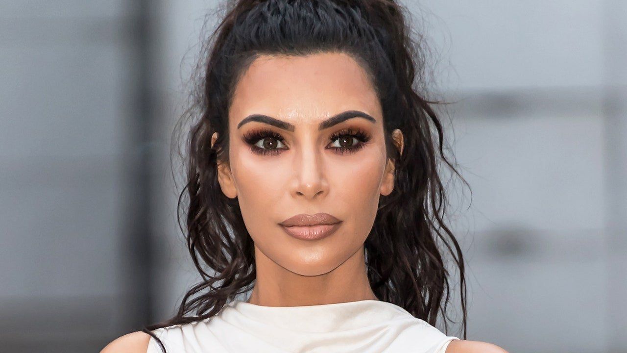 Kim kardashian nude lips