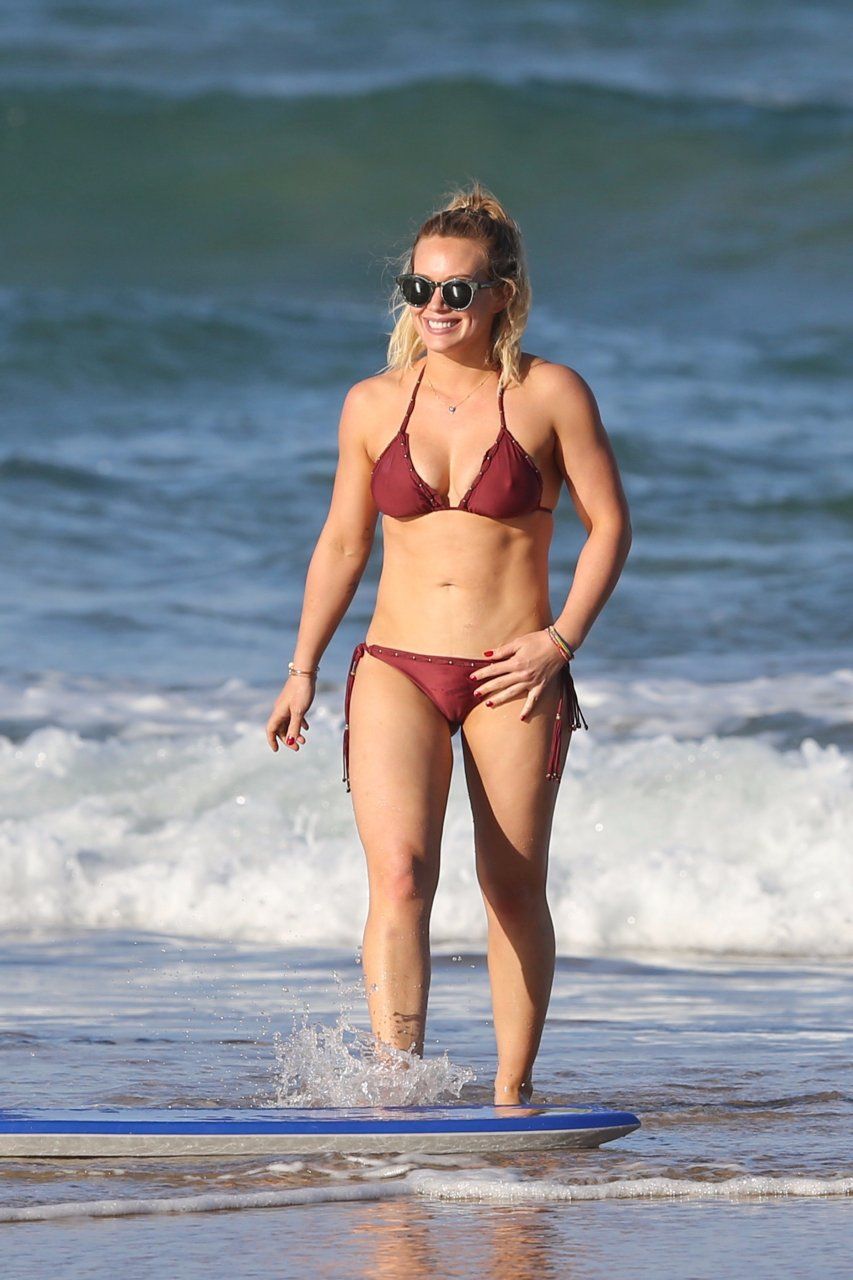 WMD reccomend Hilary duff on a nude beach