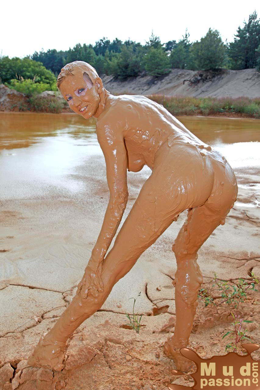 Hat T. reccomend Nude bitches covered in mud
