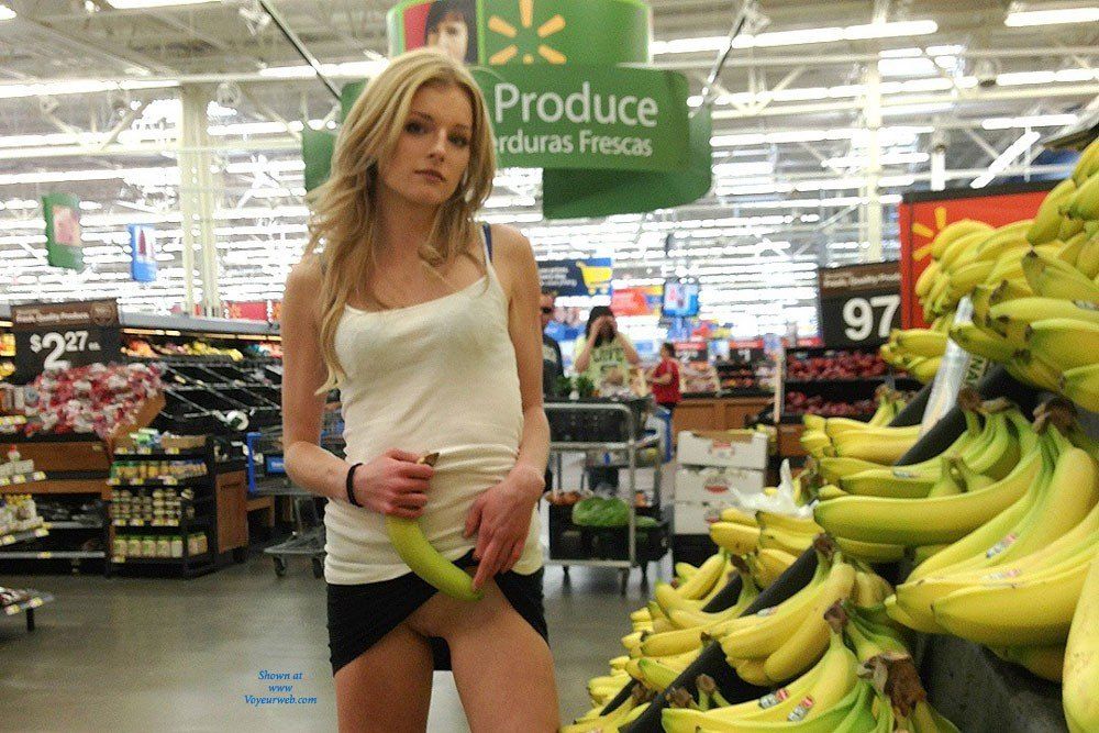 Daffy reccomend Nude people of walmart video