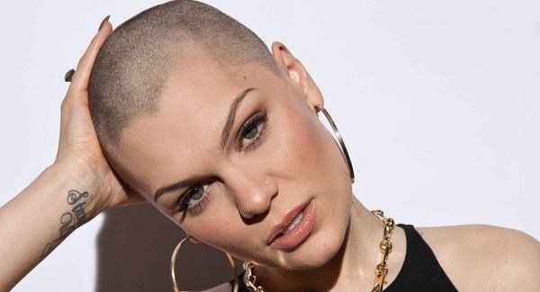 Dollface reccomend Singer who shaved her head